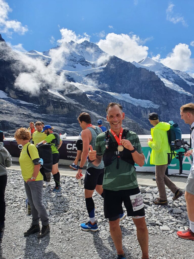 Jungfrau Marathon - Interlaken Zwitserland vlak na de finish met medaille